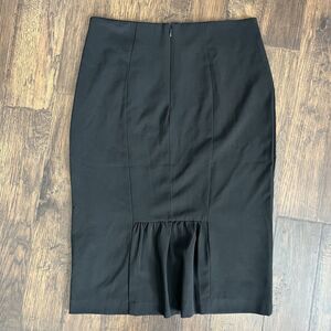 New York & Company black knit pencil skirt size 10 ruffle feminine